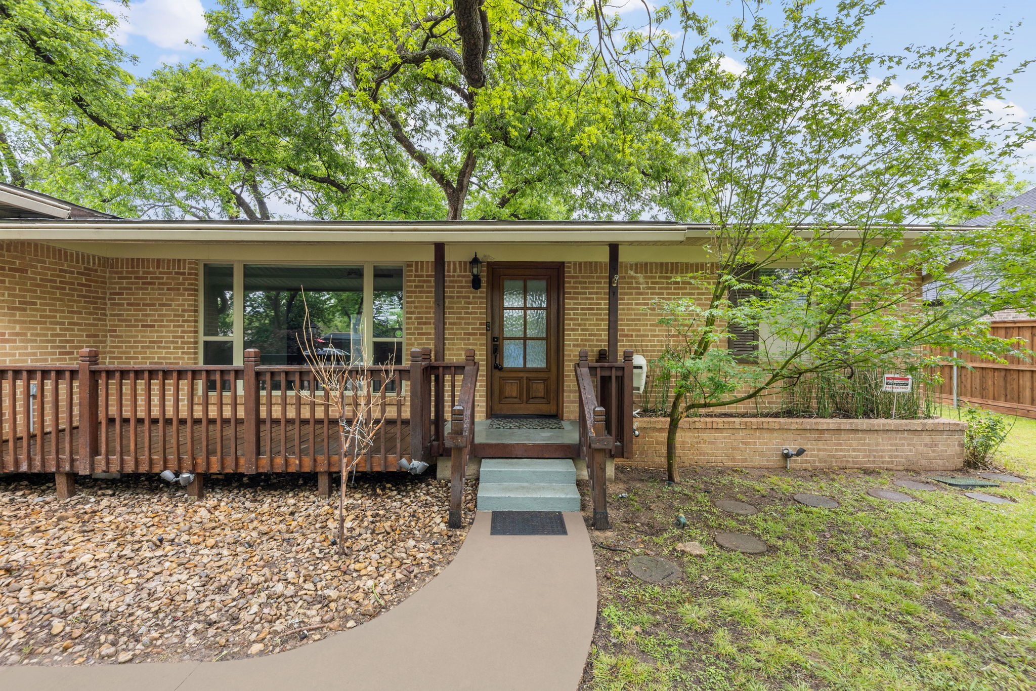 819 Del Mar Lane Arlington TX 76012