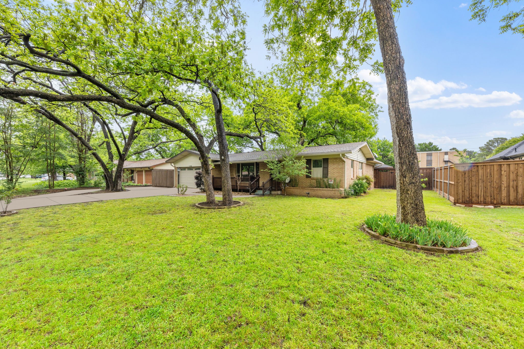 819 Del Mar Lane Arlington TX 76012