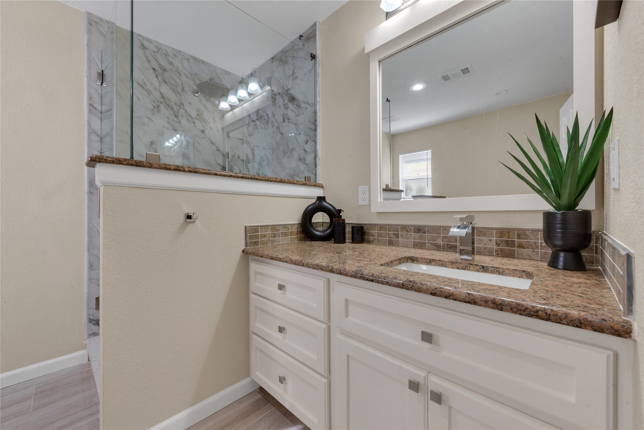 224 Plainview Drive Hurst TX 76054