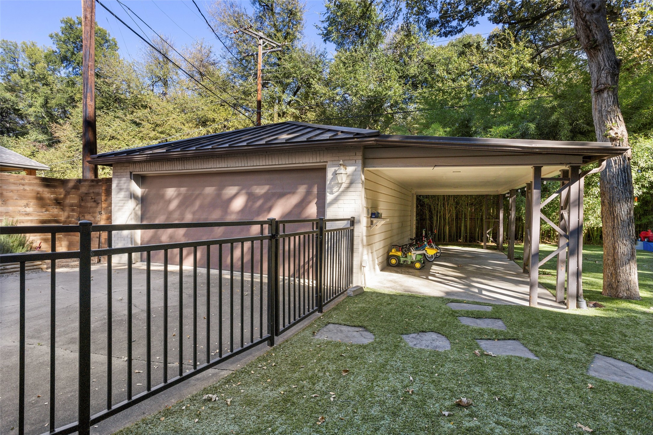 2821 Harlanwood Fort Worth TX 76109
