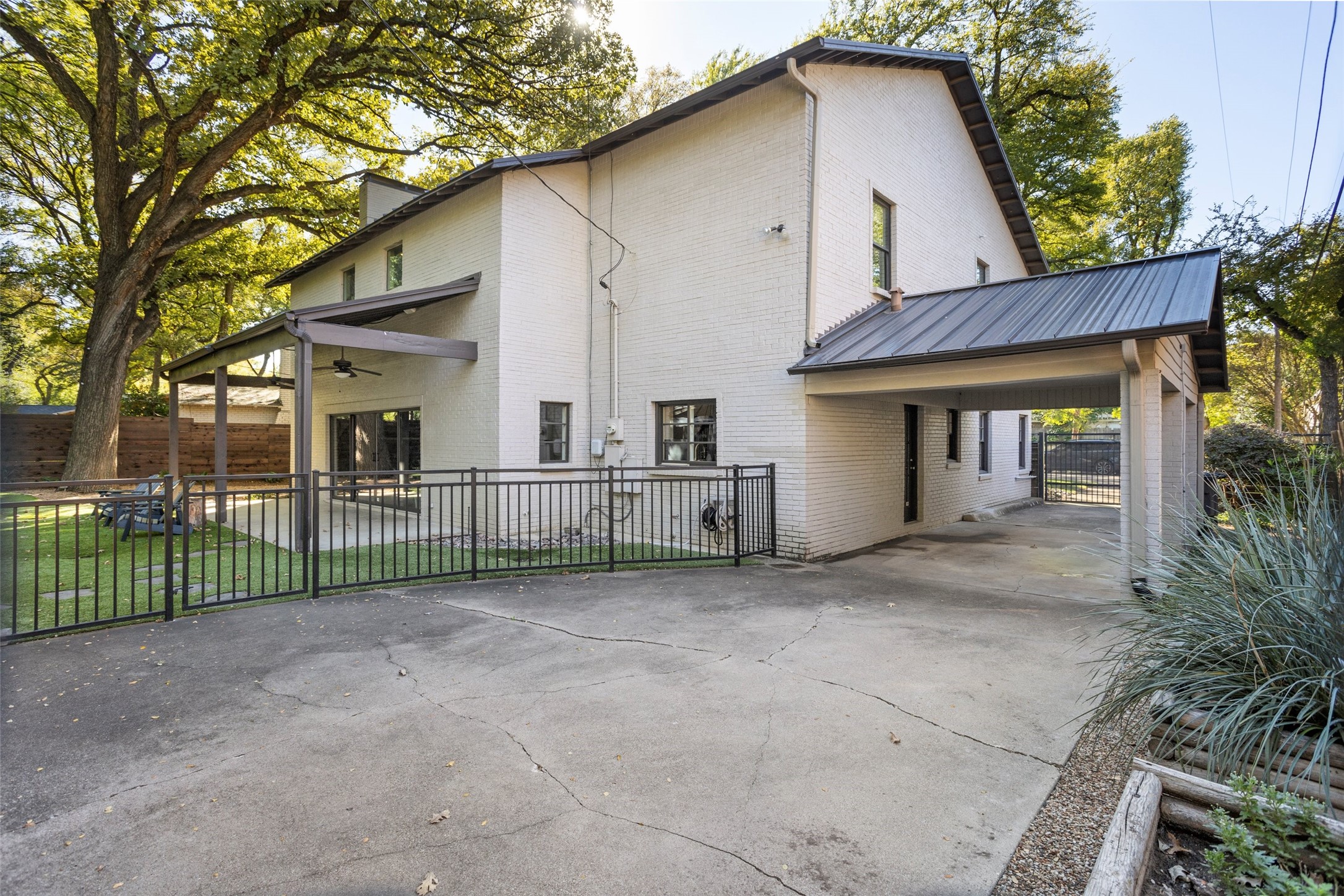 2821 Harlanwood Fort Worth TX 76109