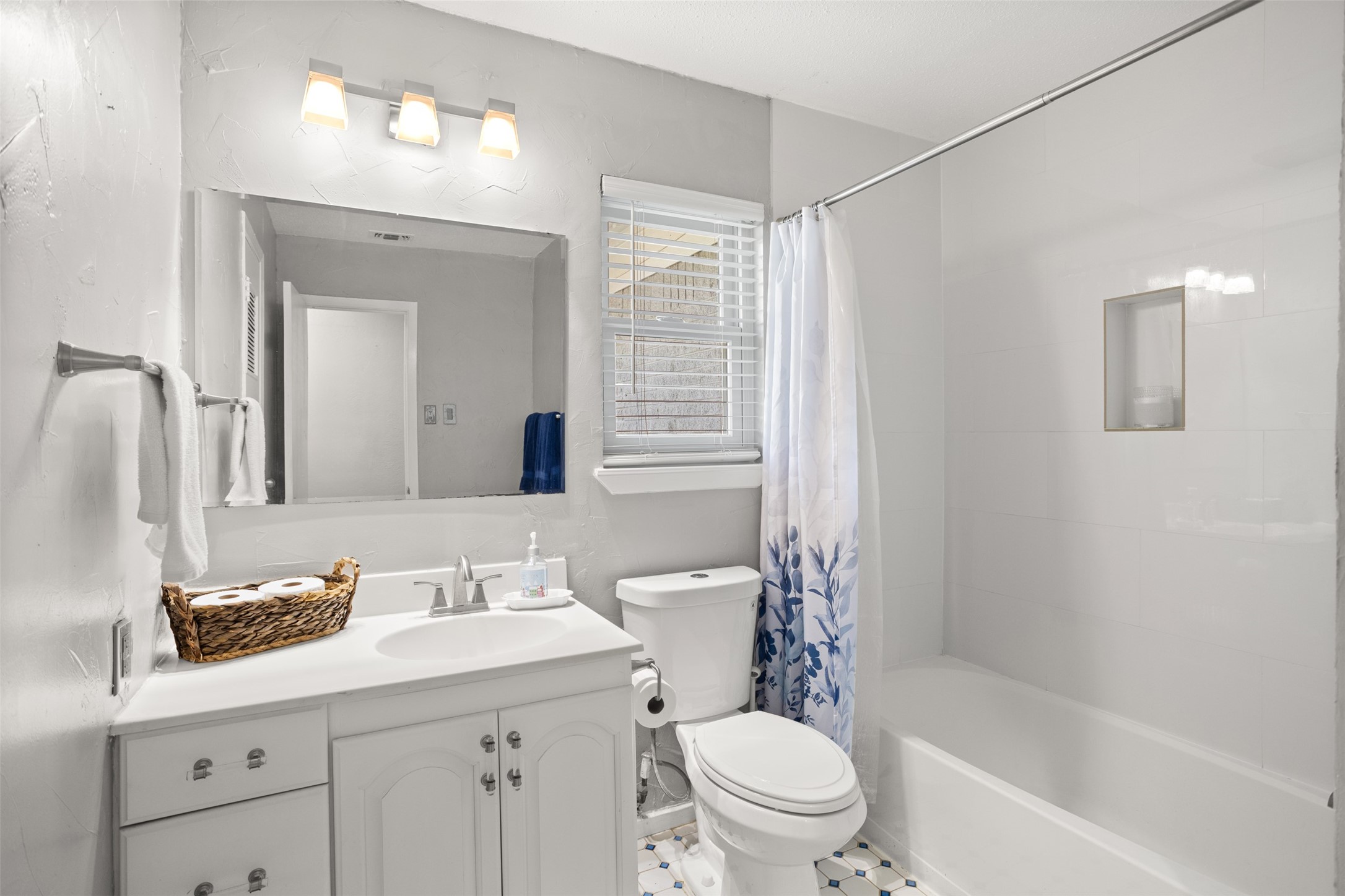 201 Olive Street Hurst TX 76053