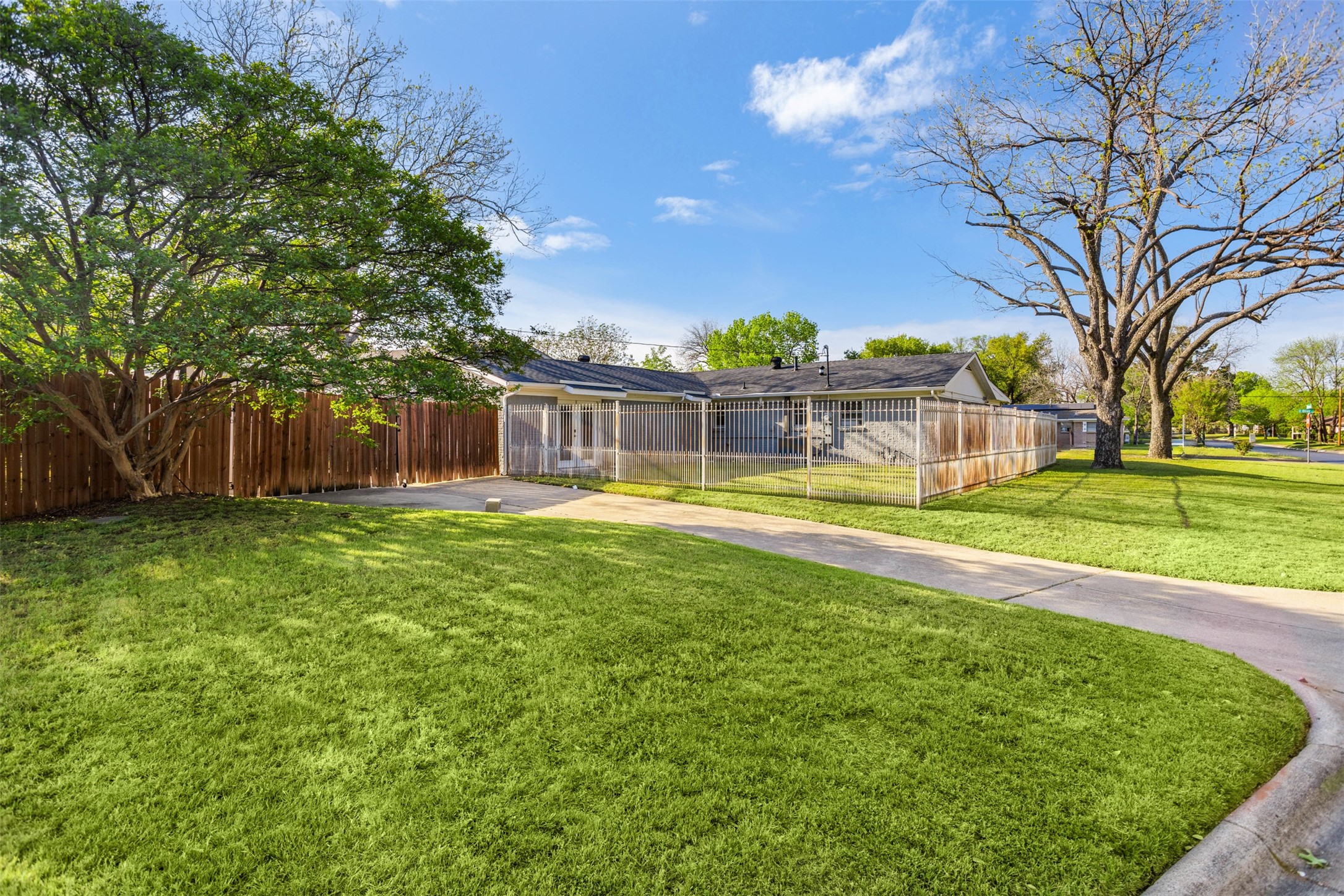201 Olive Street Hurst TX 76053