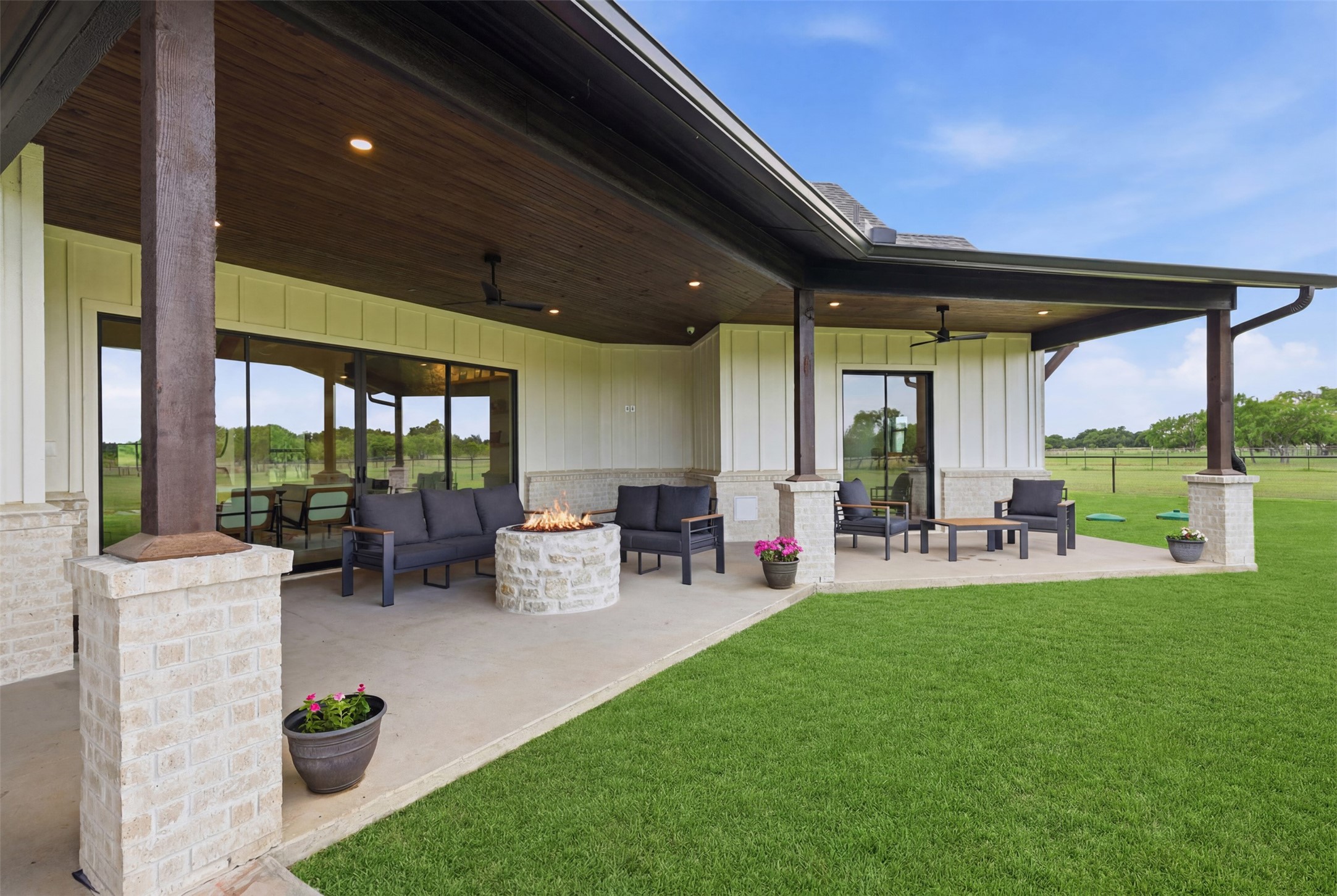519 Reason Jones Road Valley View TX 76272