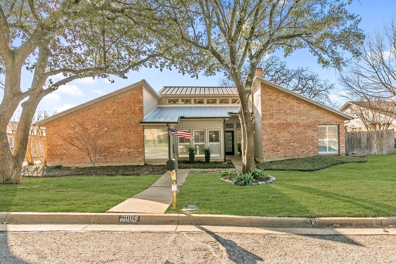 2004 Longbranch Court Arlington TX 76012