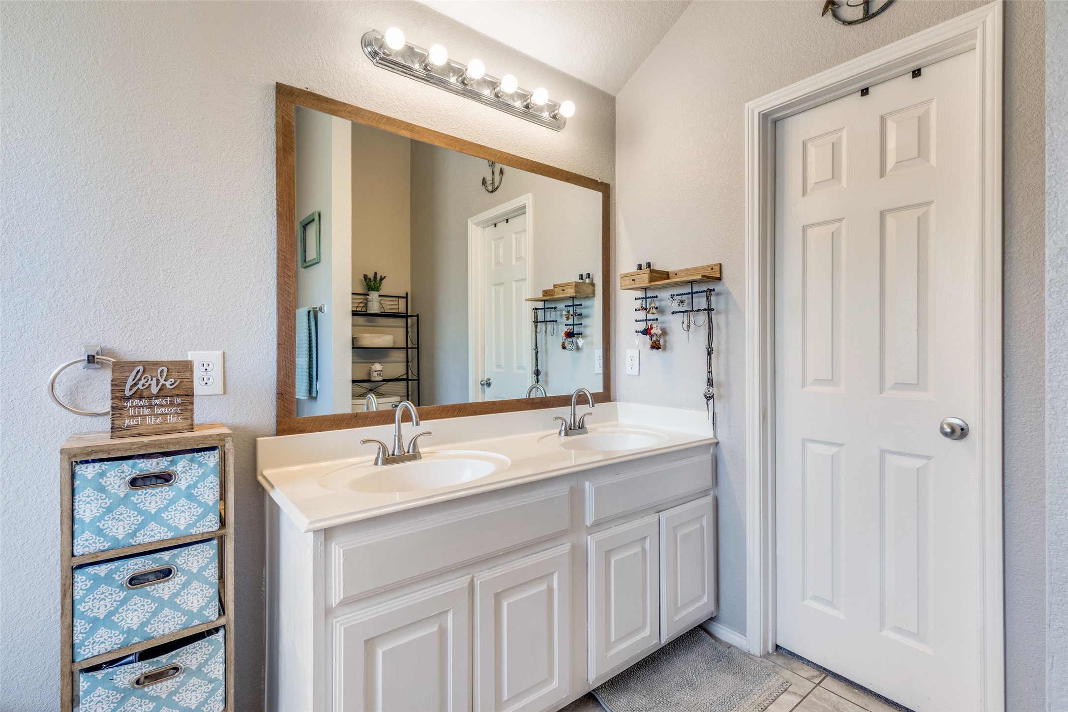 1180 Kachina Lane Fort Worth TX 76052