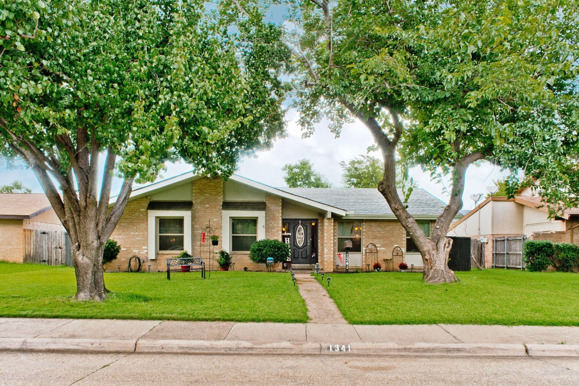 1341 Forestglen Drive Lewisville TX 75067