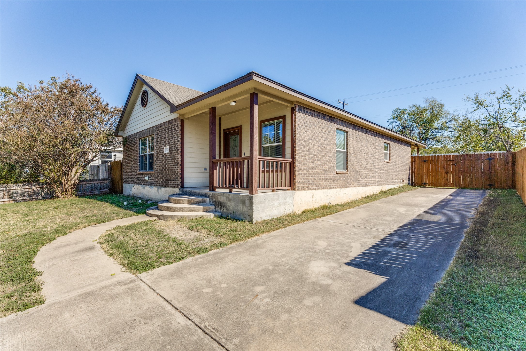 1732 Lawther Drive River Oaks TX 76114