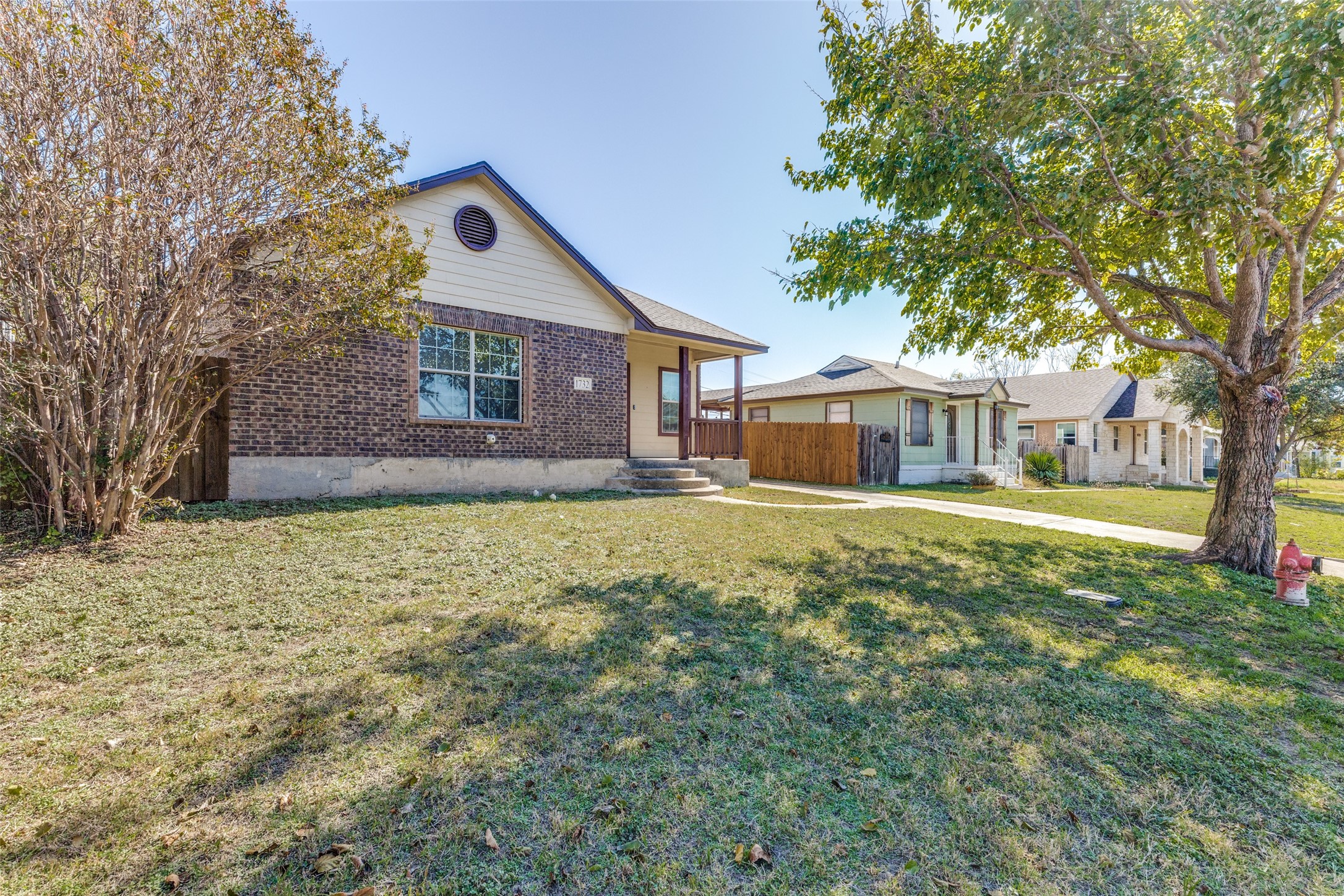 1732 Lawther Drive River Oaks TX 76114