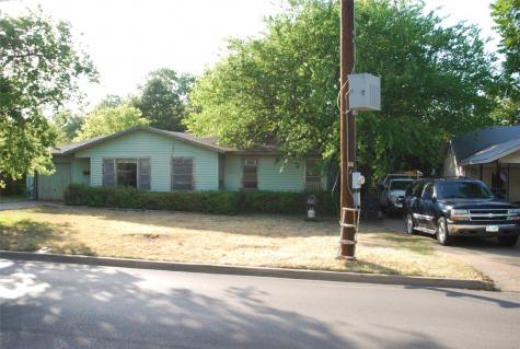 212 Woodard Avenue Cleburne TX 76033