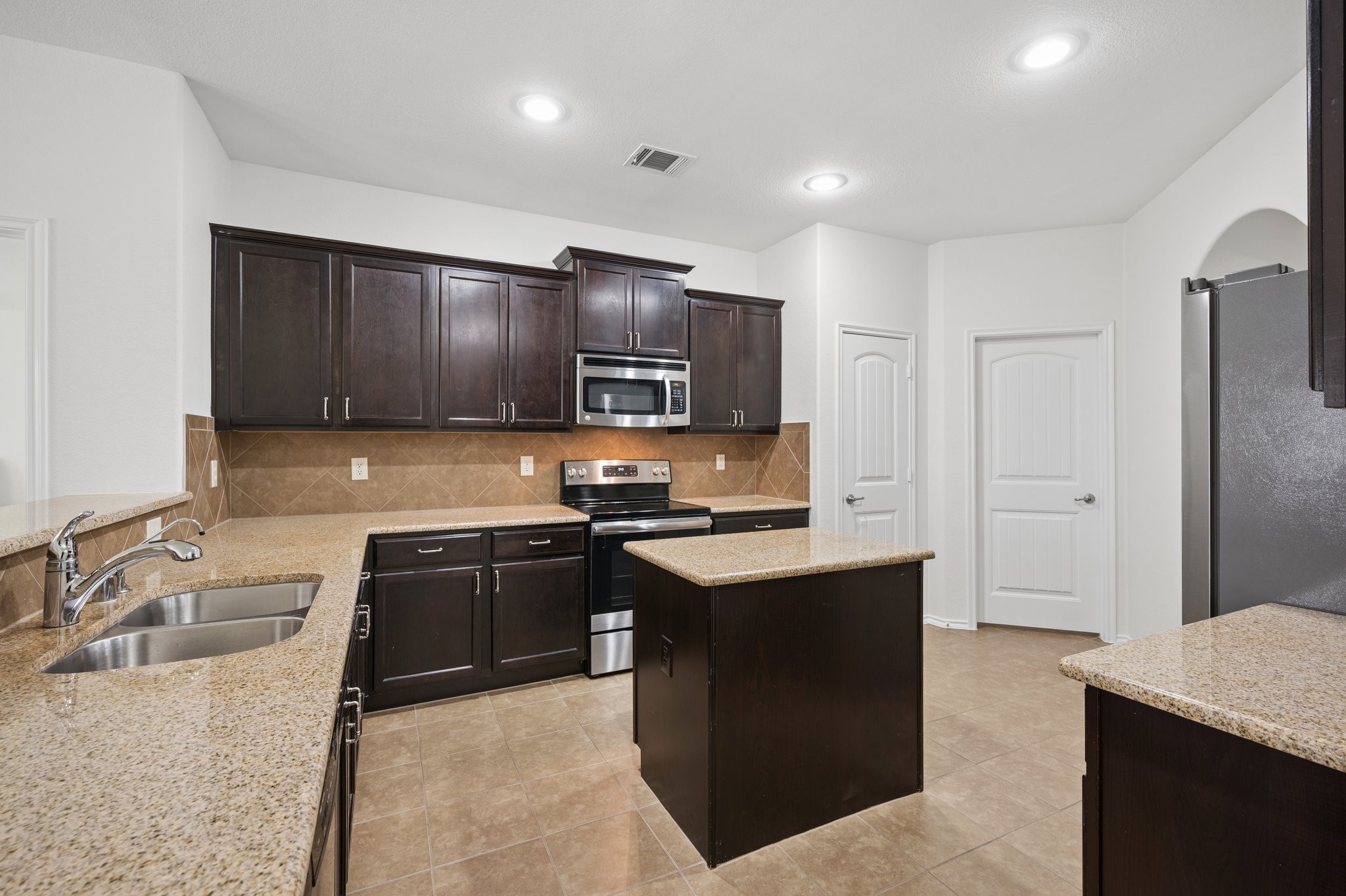 8904 Whirlwind Trail Aubrey TX 76227