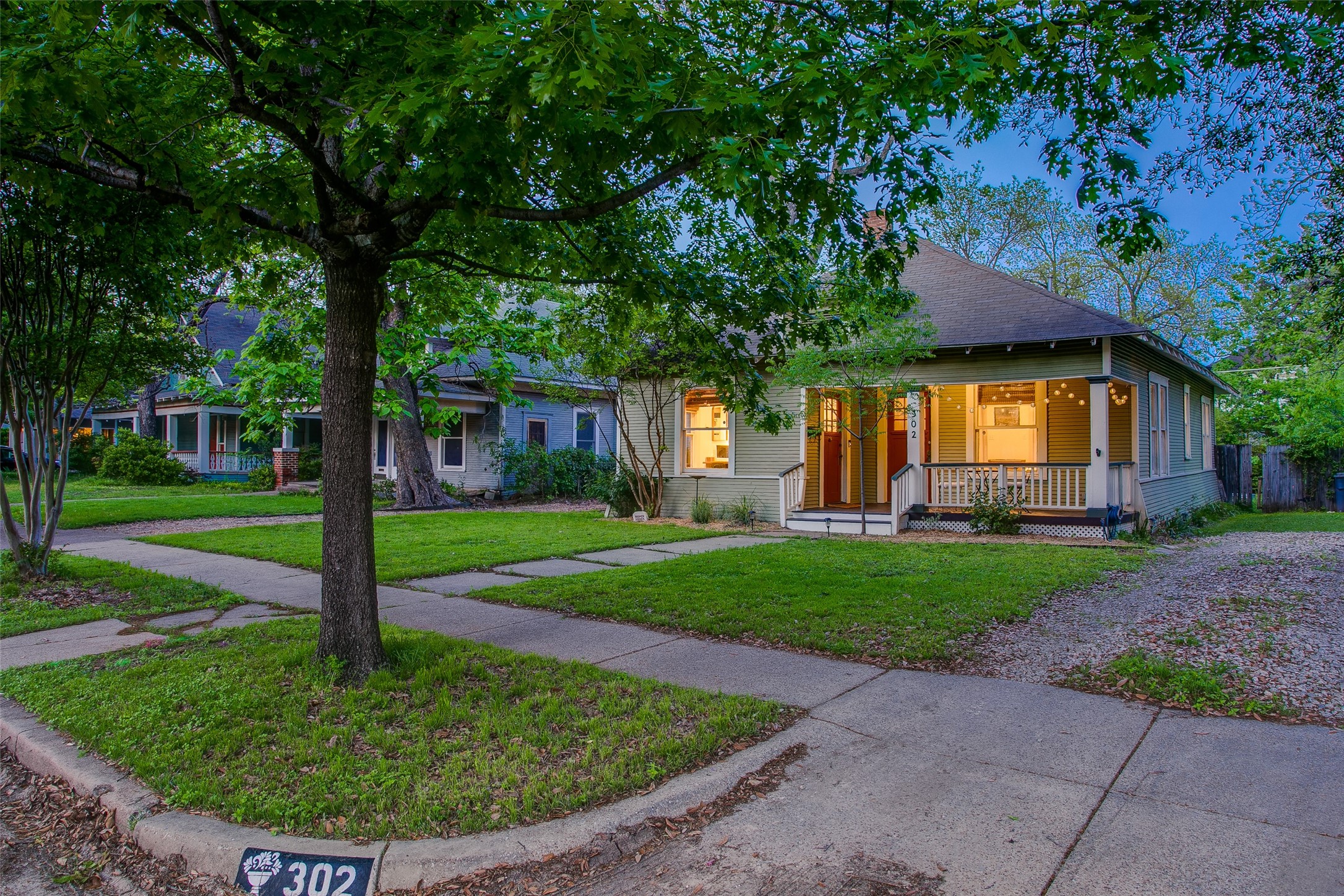 302 N Willomet Avenue Dallas TX 75208