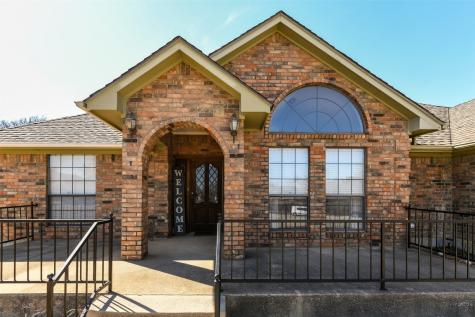 209 Bradford Court Hurst TX 76053