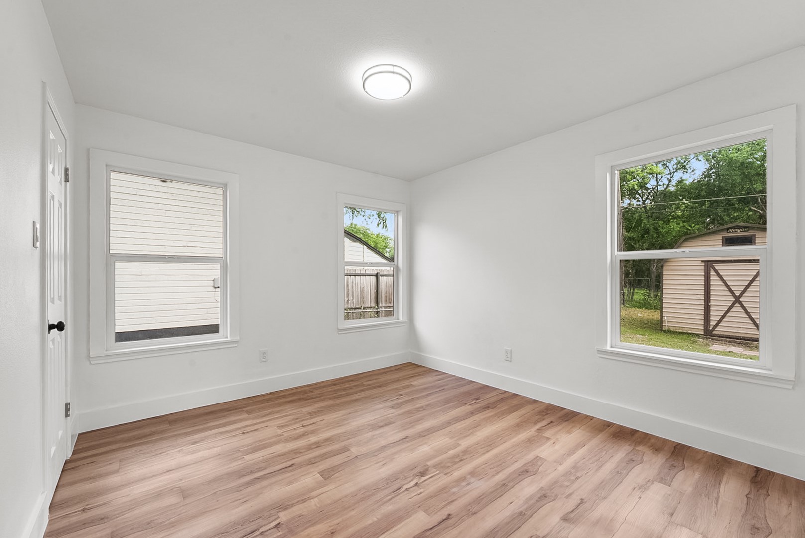 2114 Tisinger Avenue Dallas TX 75228