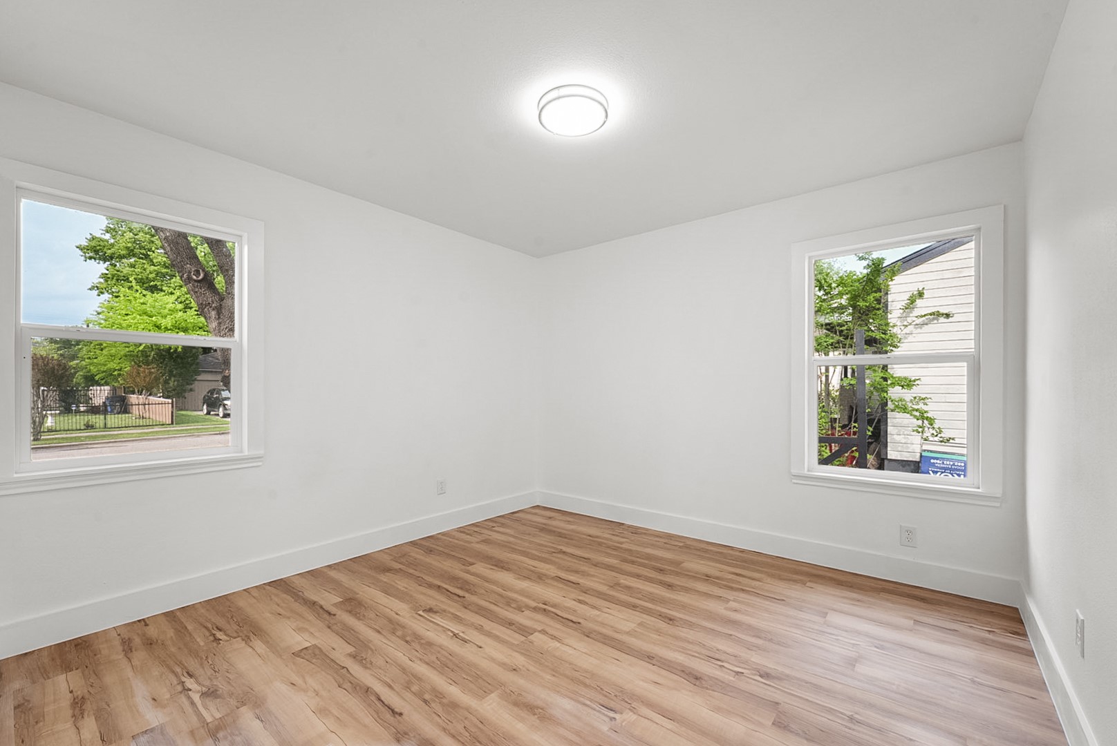 2114 Tisinger Avenue Dallas TX 75228
