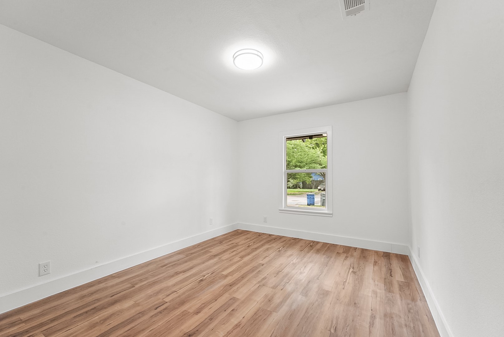 2114 Tisinger Avenue Dallas TX 75228