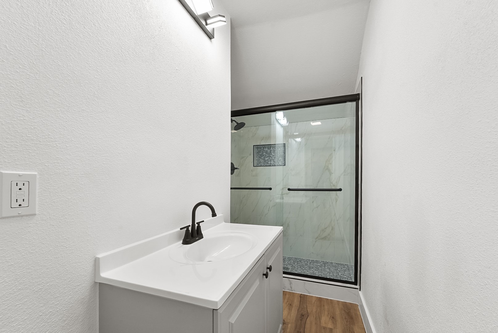 2114 Tisinger Avenue Dallas TX 75228