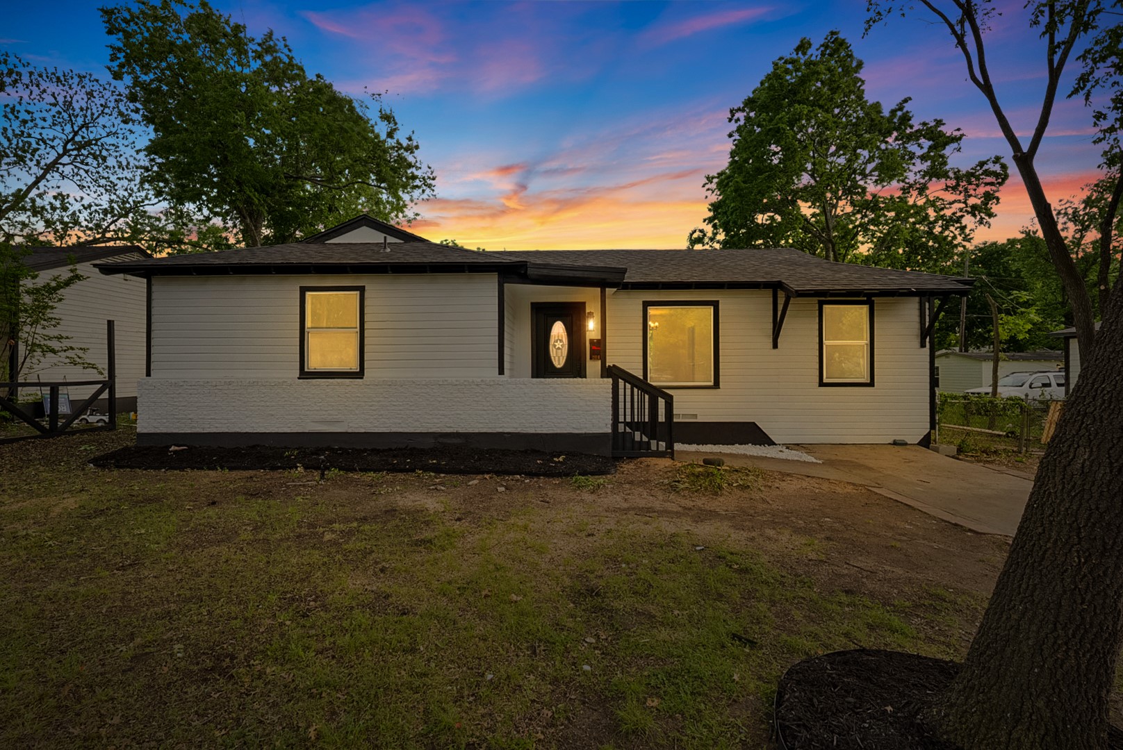 2114 Tisinger Avenue Dallas TX 75228