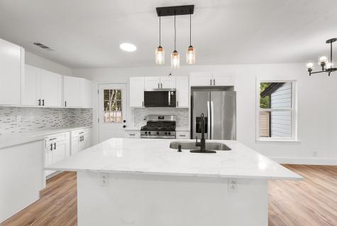 2114 Tisinger Avenue Dallas TX 75228