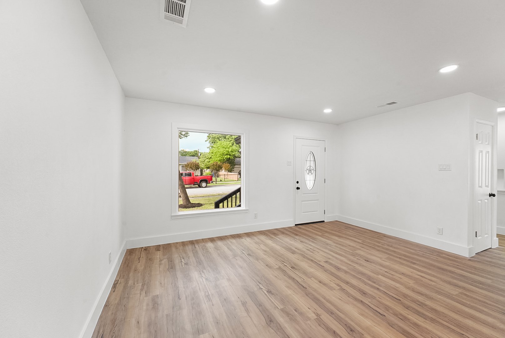 2114 Tisinger Avenue Dallas TX 75228