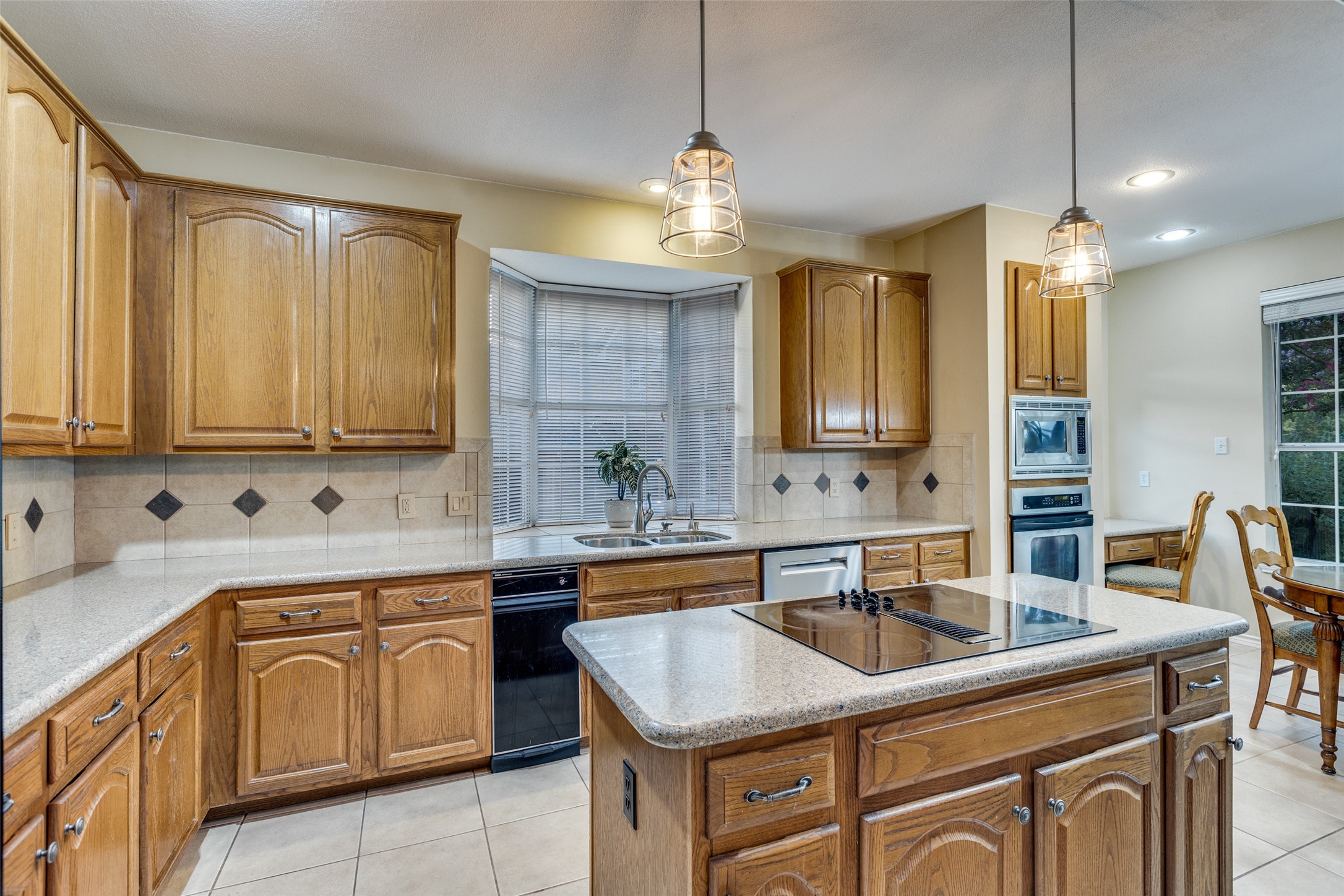 2808 Roundrock Mckinney TX 75072