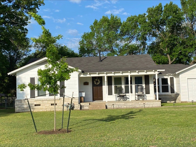 907 N Magnolia Avenue Hubbard TX 76648