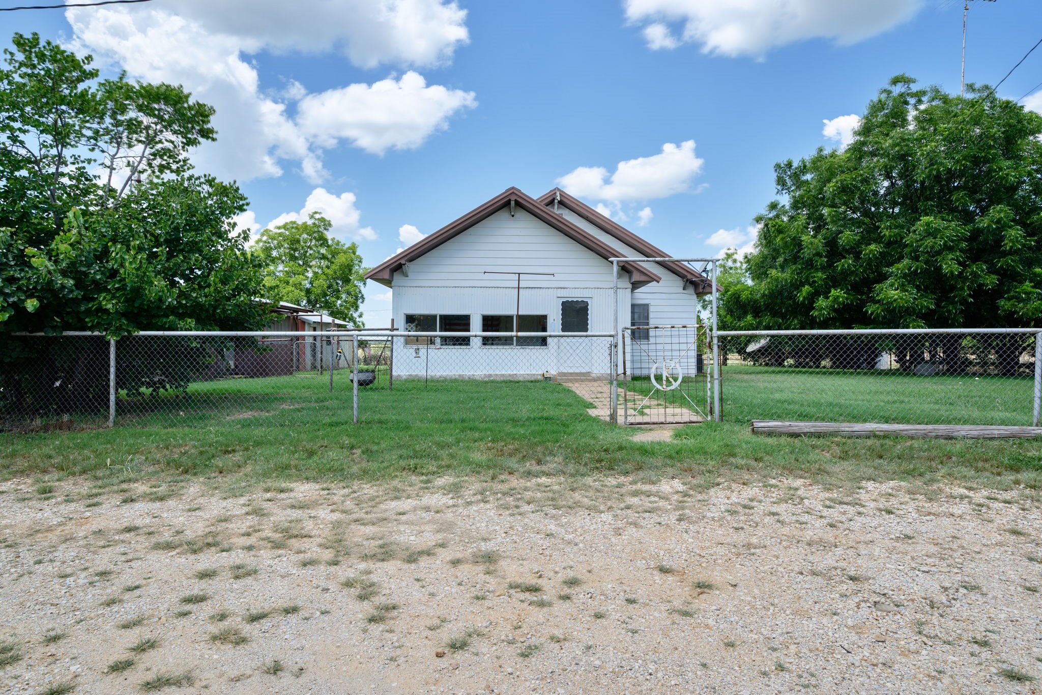 8 SW Poteet Road Bryson TX 76427
