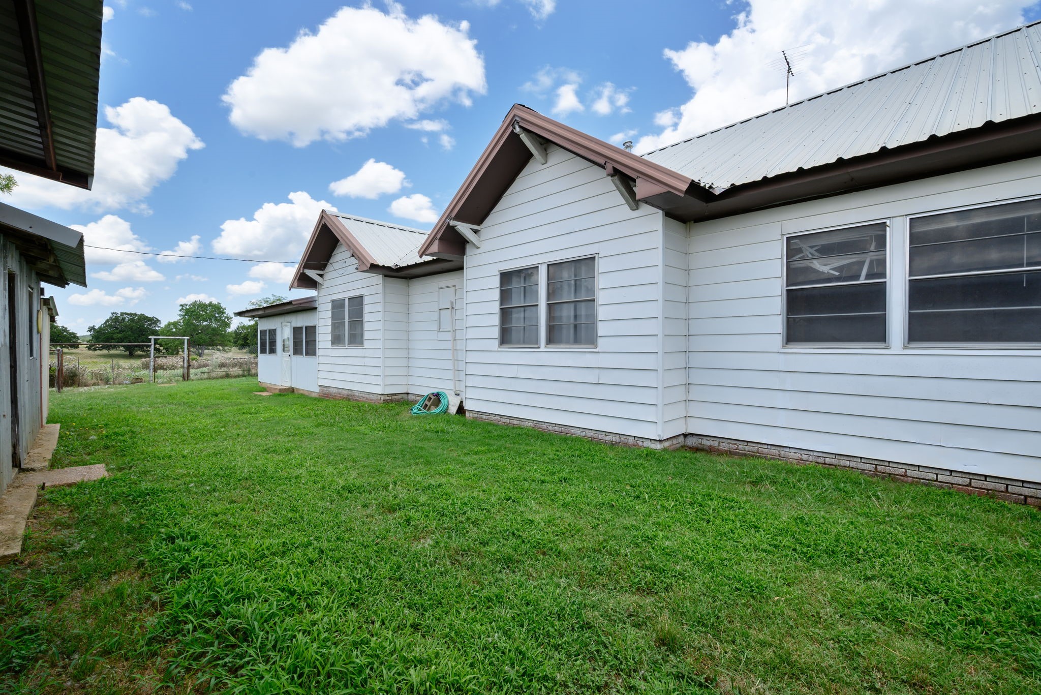 8 SW Poteet Road Bryson TX 76427