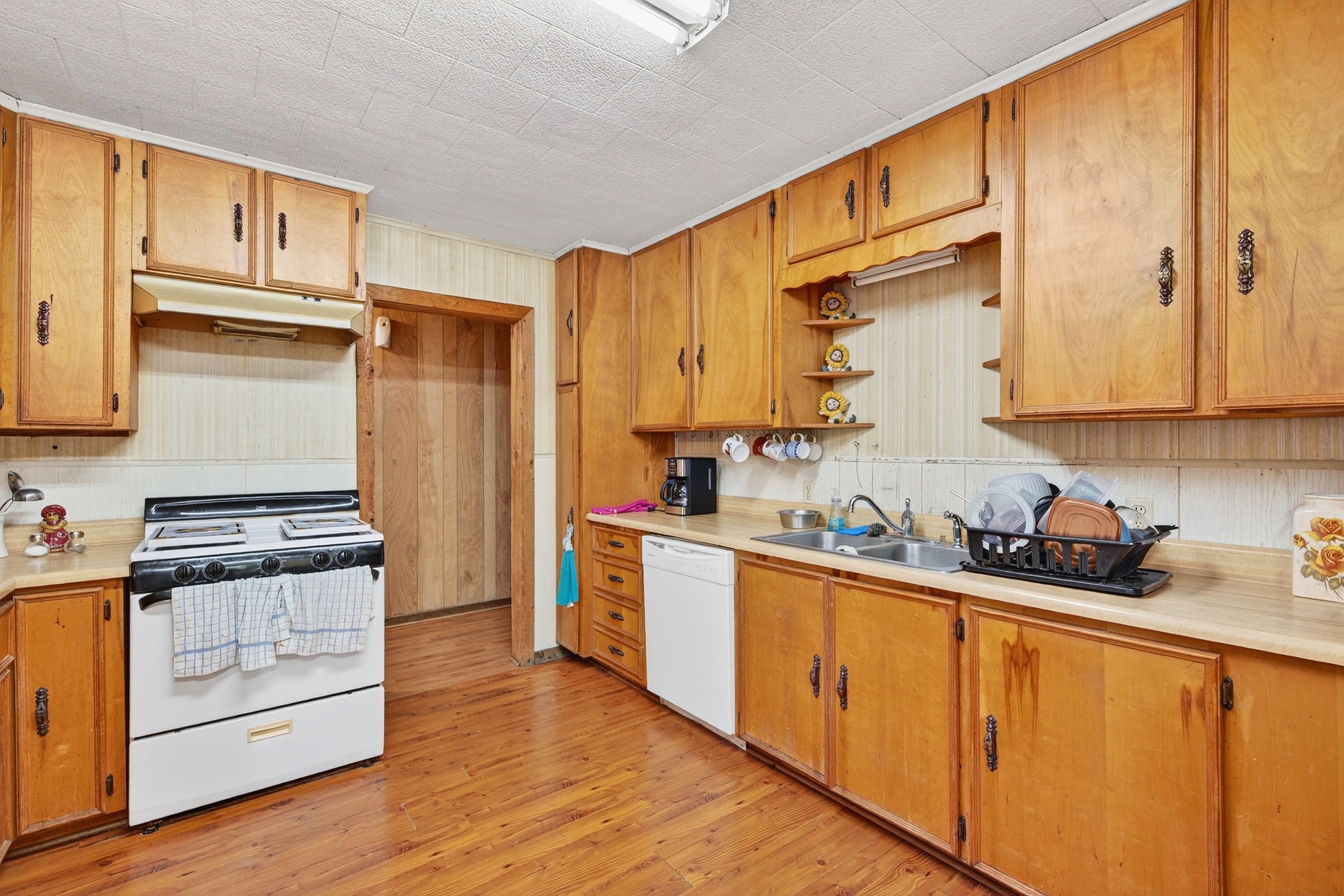 8 SW Poteet Road Bryson TX 76427