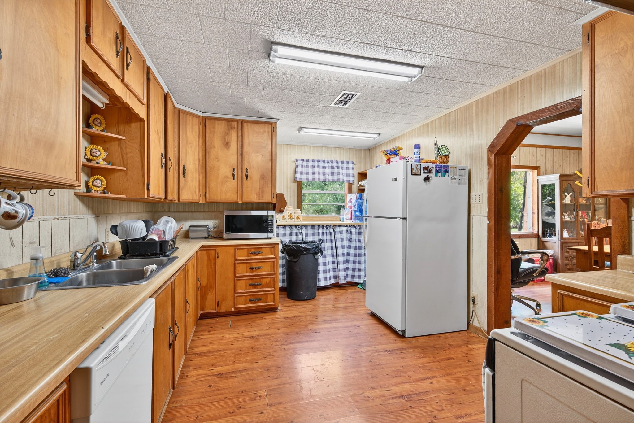 8 SW Poteet Road Bryson TX 76427