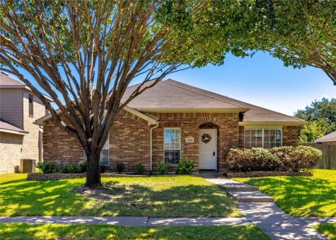 2618 Crosscreek Lane Mesquite TX 75181