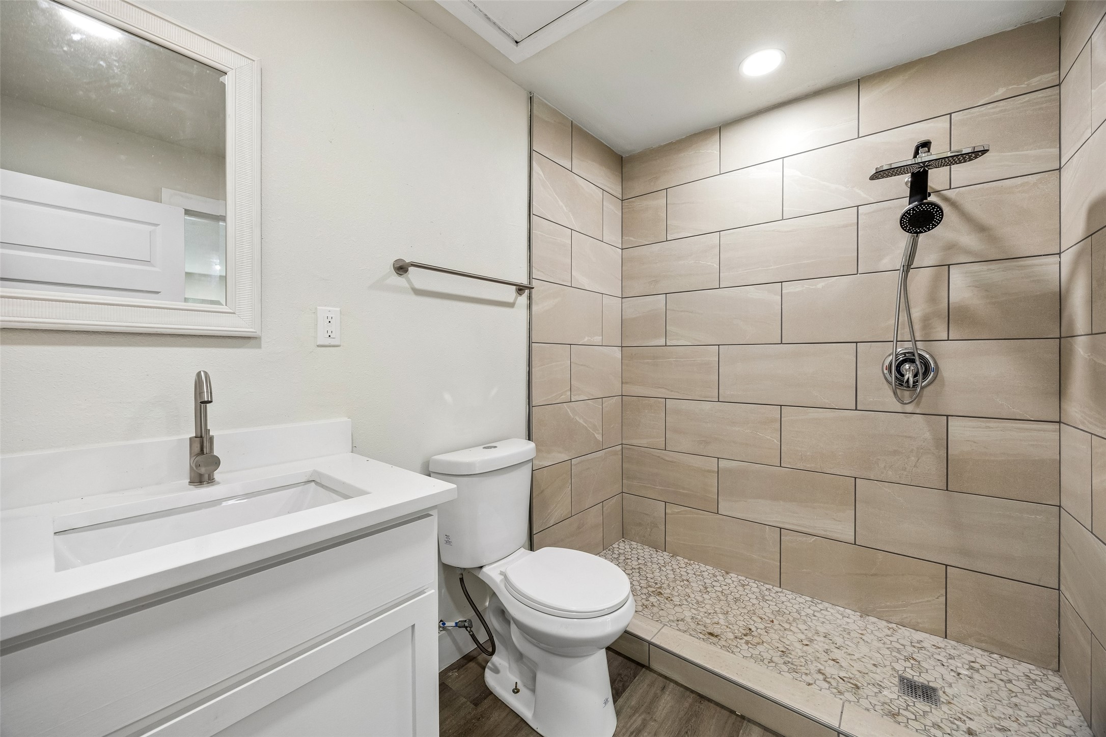1265 E Maddox Avenue Fort Worth TX 76104