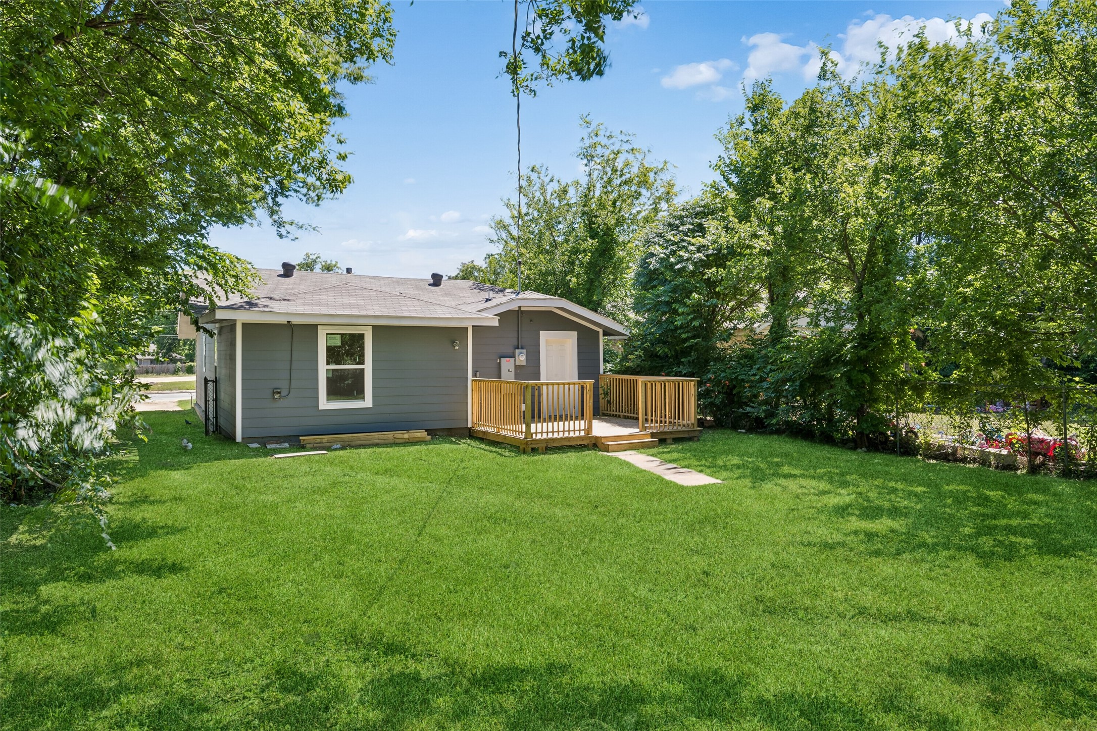 1265 E Maddox Avenue Fort Worth TX 76104