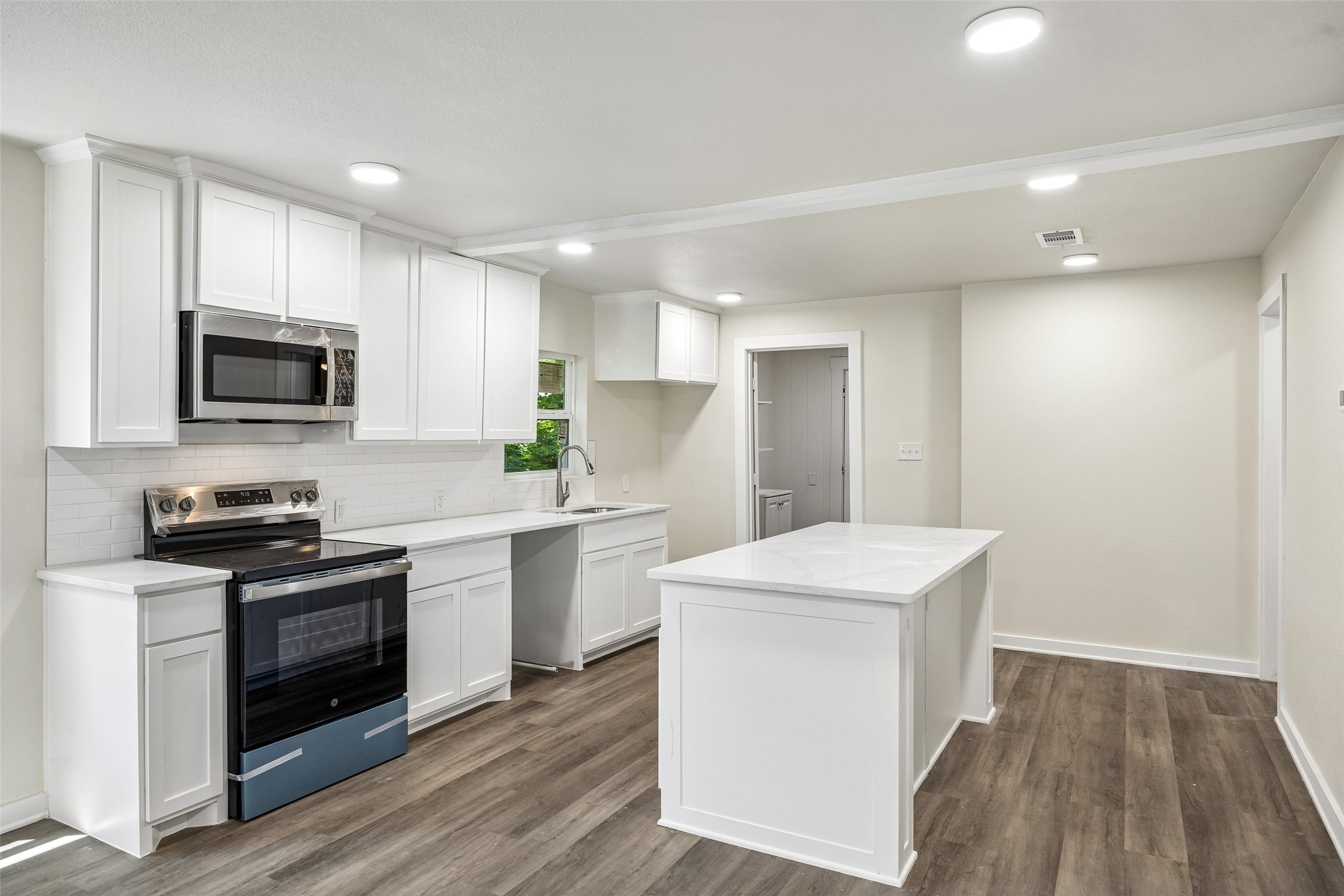 1265 E Maddox Avenue Fort Worth TX 76104
