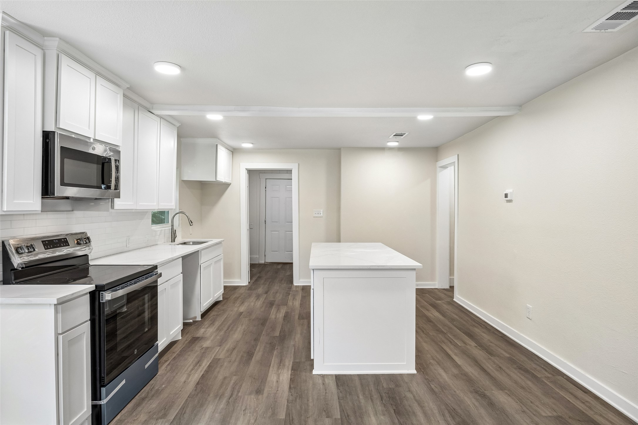 1265 E Maddox Avenue Fort Worth TX 76104