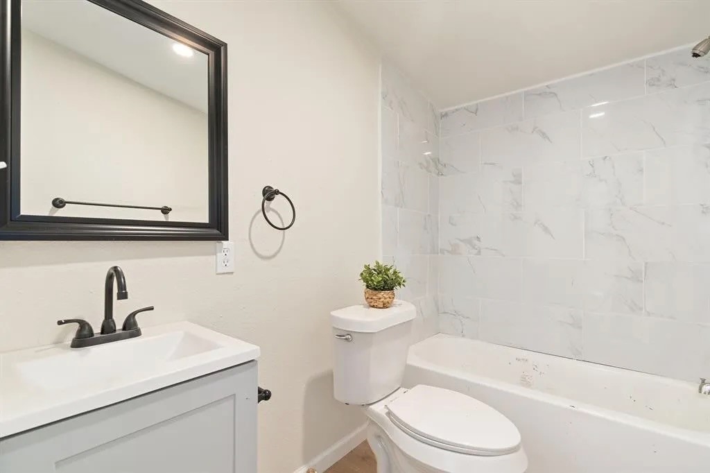 715 Comanche Cove Drive Granbury TX 76048