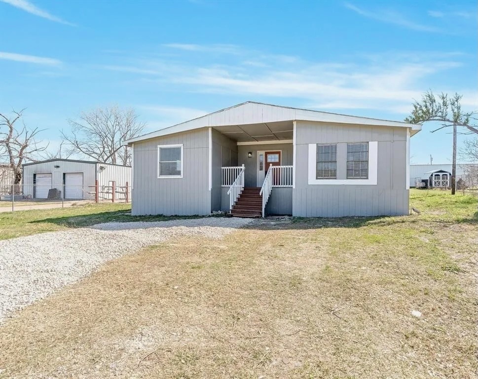 715 Comanche Cove Drive Granbury TX 76048