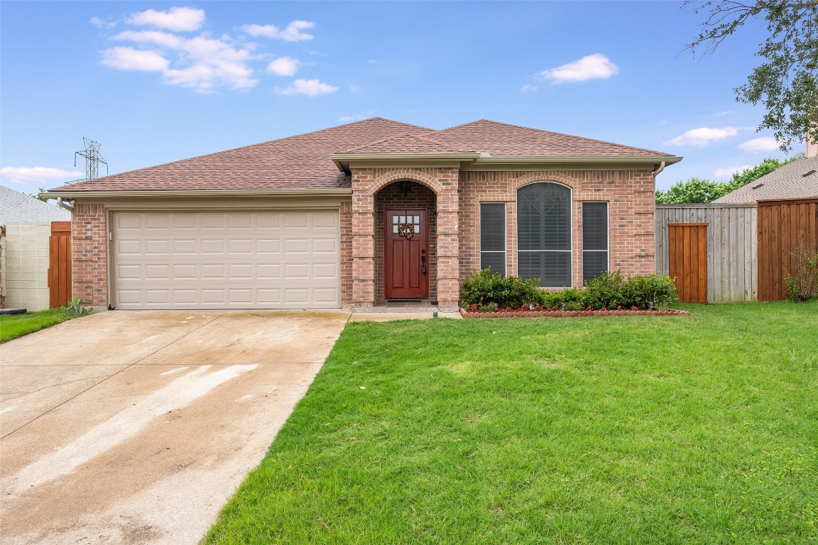 2761 Oak Hollow Drive Grand Prairie TX 75052