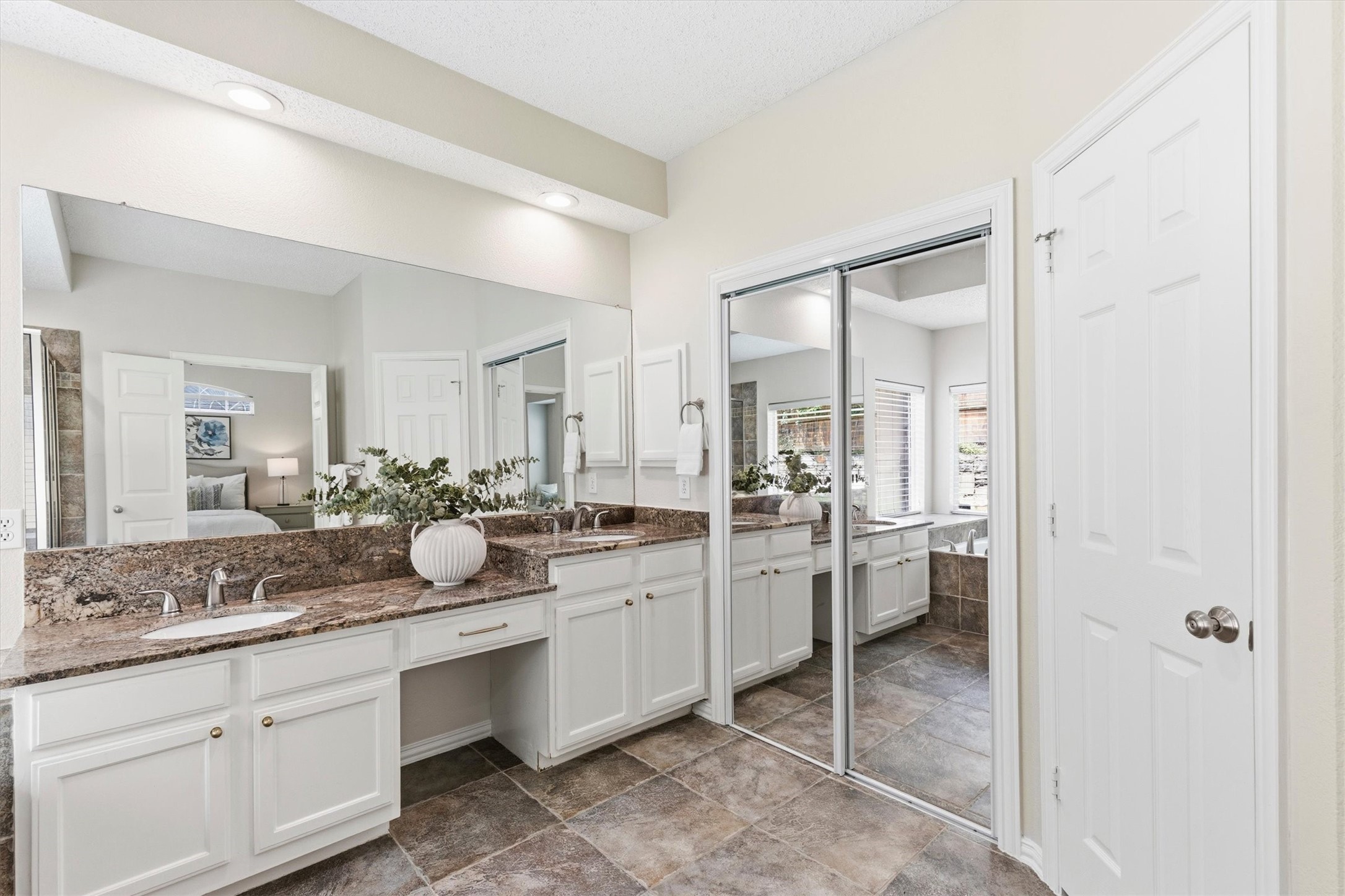 9813 Cliffside Drive Irving TX 75063