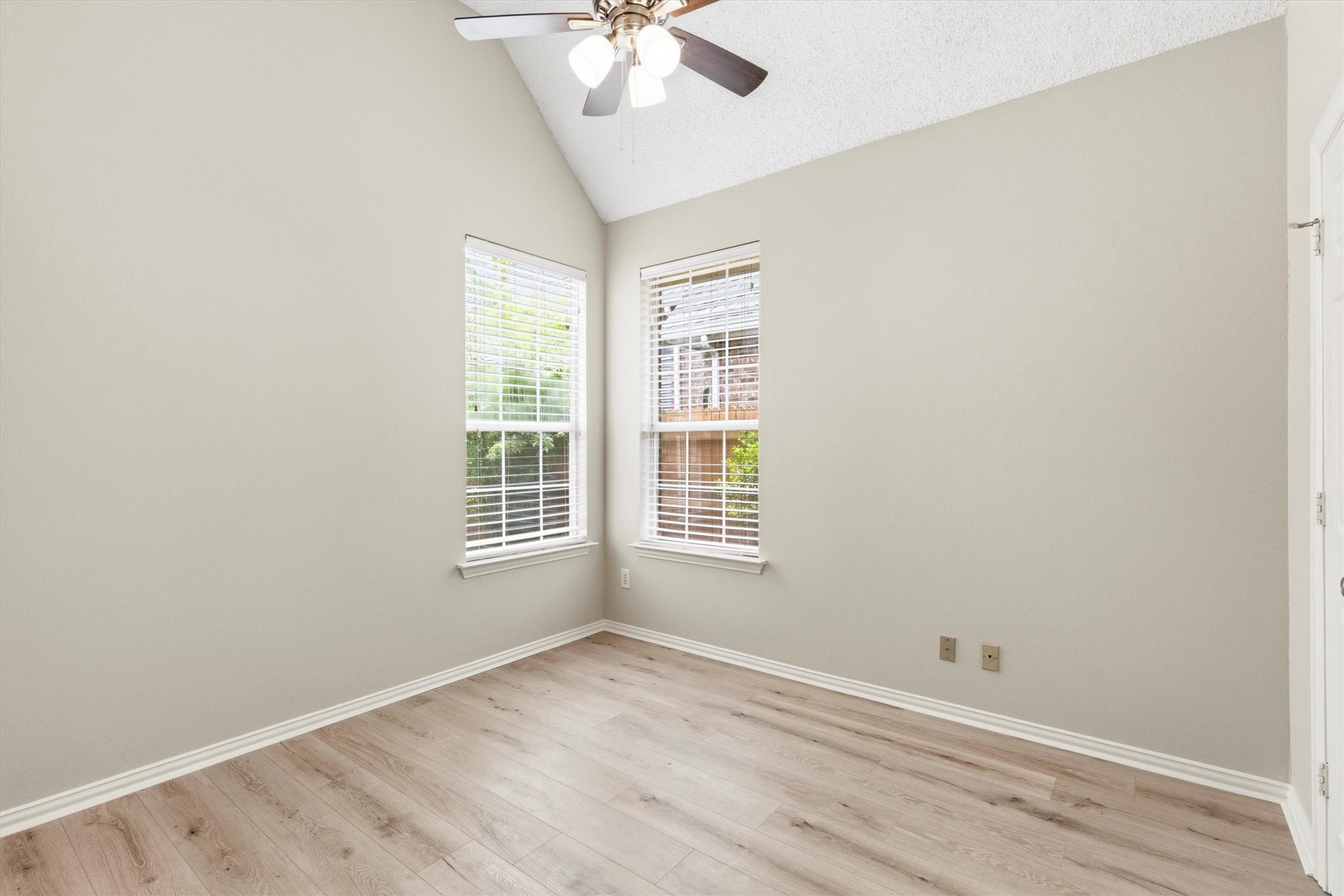 9813 Cliffside Drive Irving TX 75063