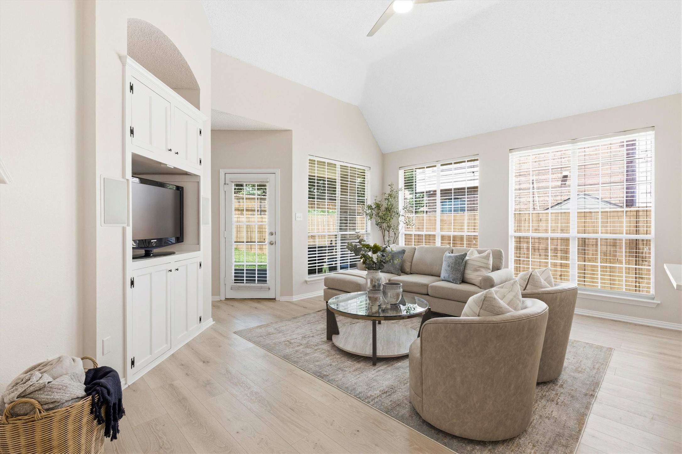 9813 Cliffside Drive Irving TX 75063