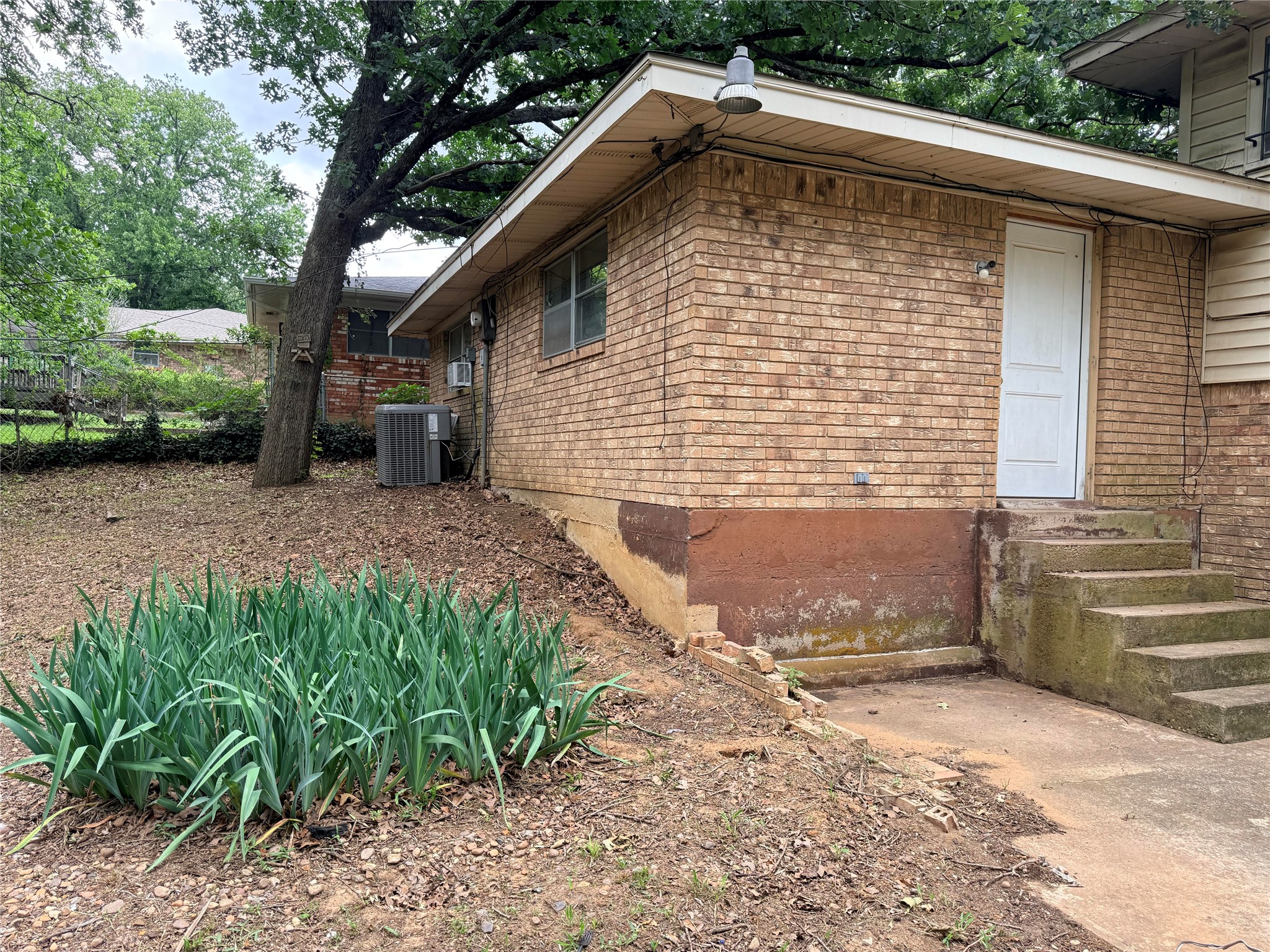 1347 Crestview Drive Denison TX 75020