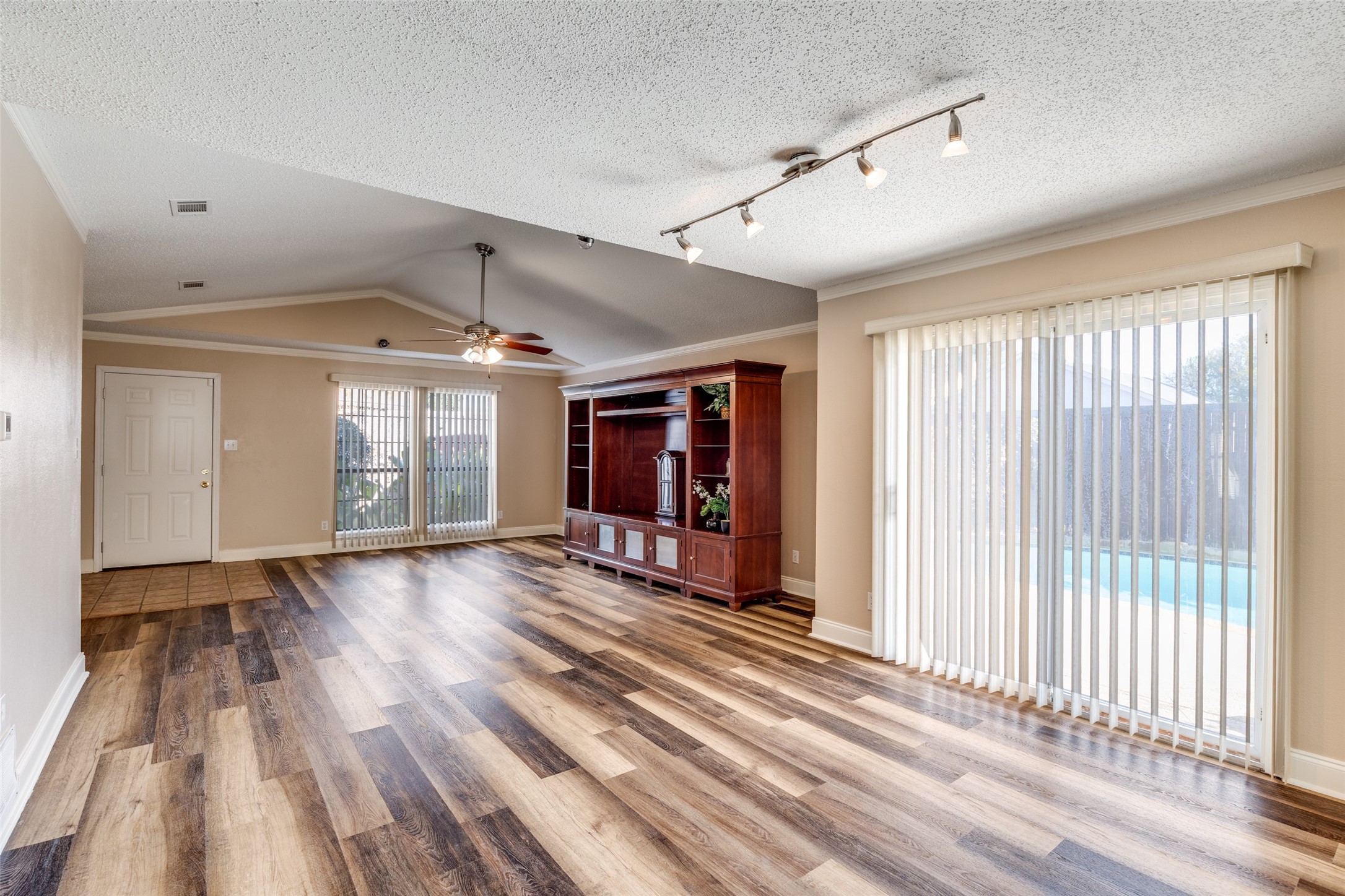 2709 Deer Creek Court Garland TX 75040