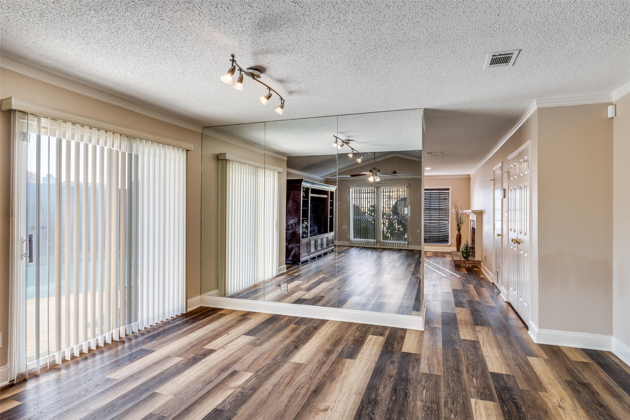 2709 Deer Creek Court Garland TX 75040