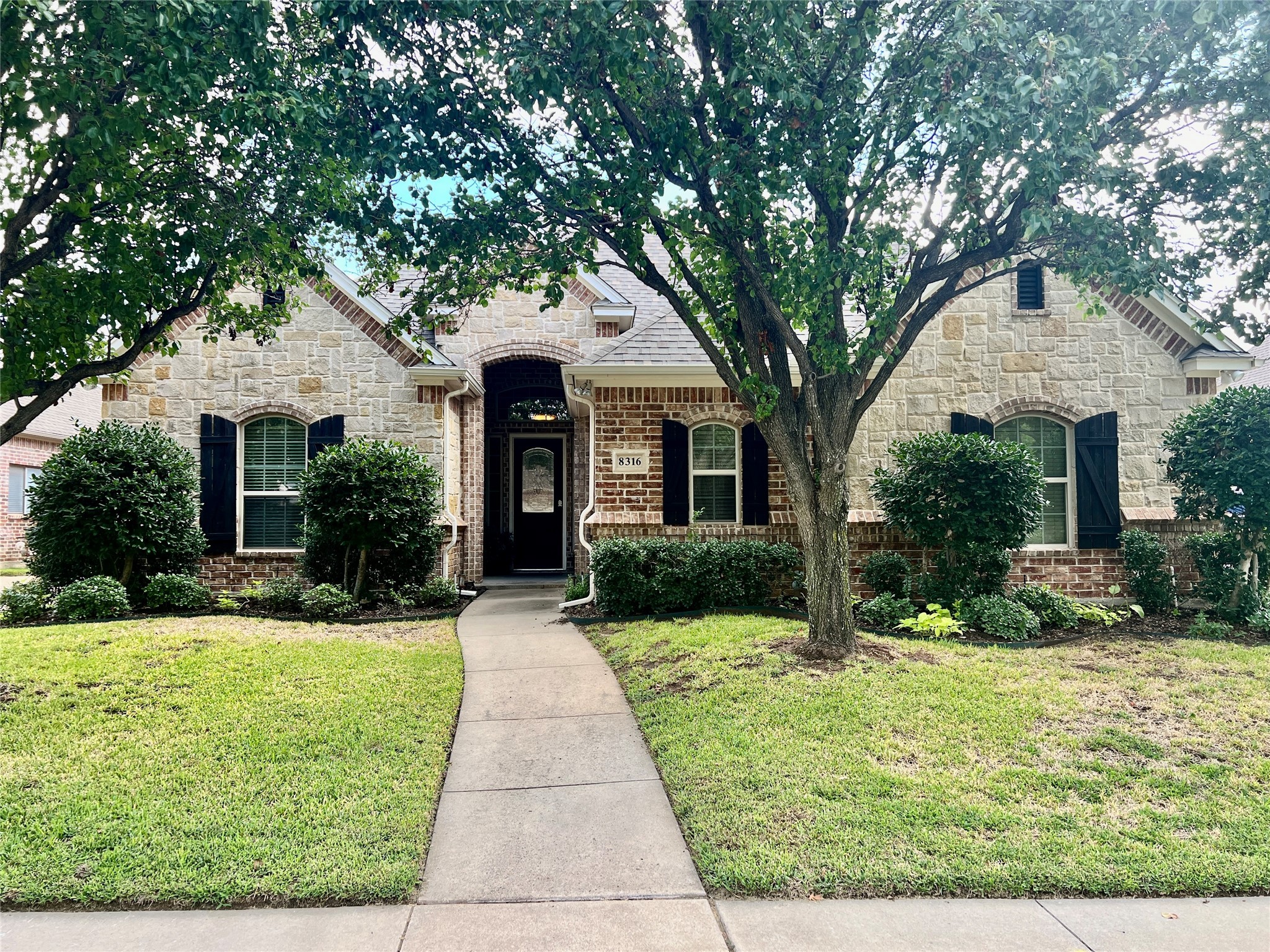 8316 Valley Oaks Drive North Richland Hills TX 76182