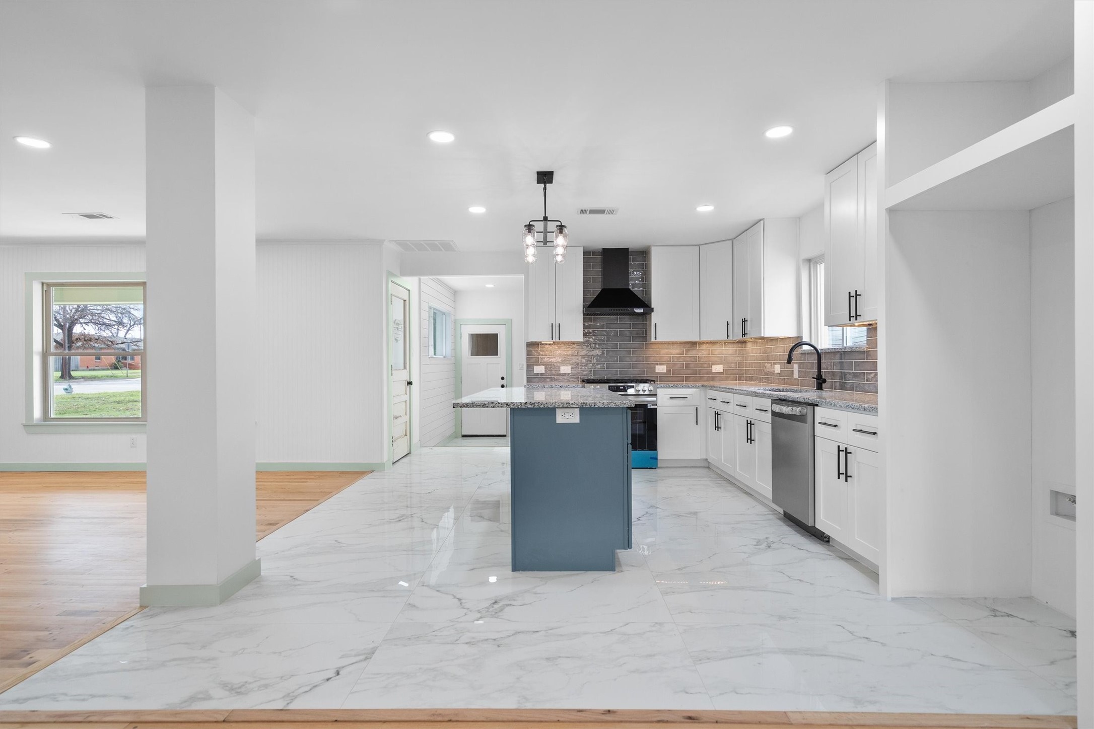 662 Fox Avenue Lewisville TX 75057