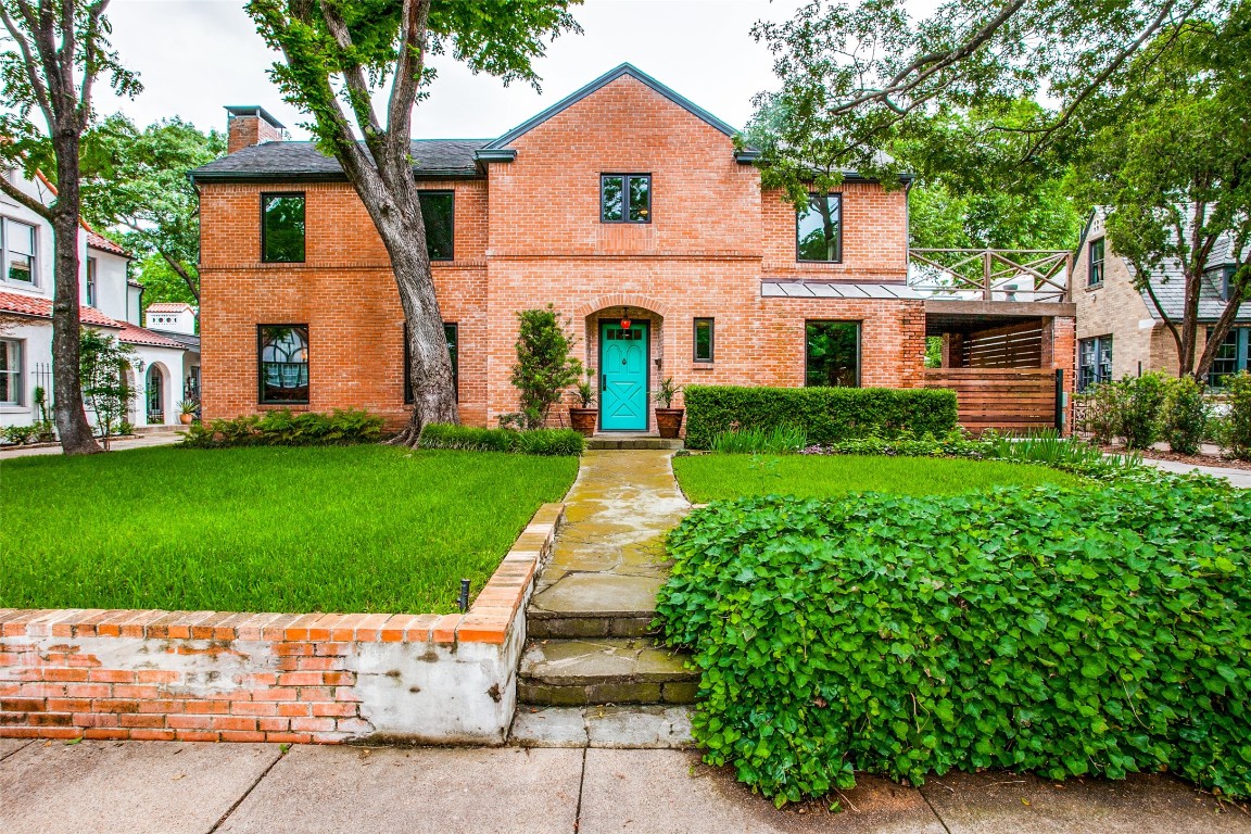 1120 N Canterbury Court Dallas TX 75208