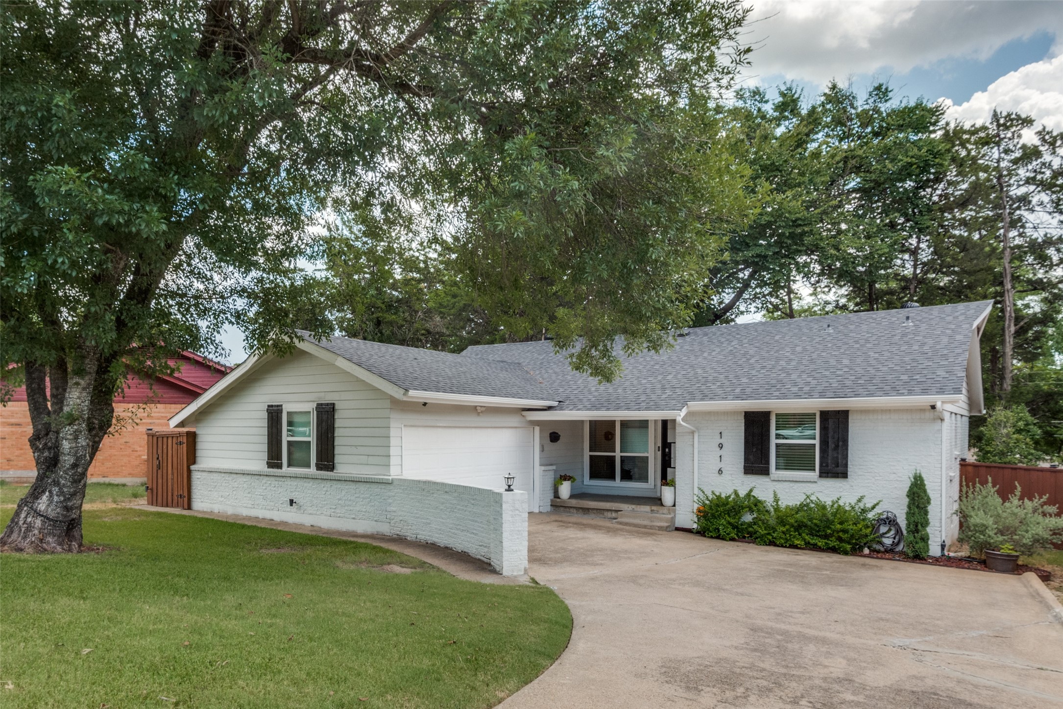 1916 Sedona Lane Dallas TX 75232