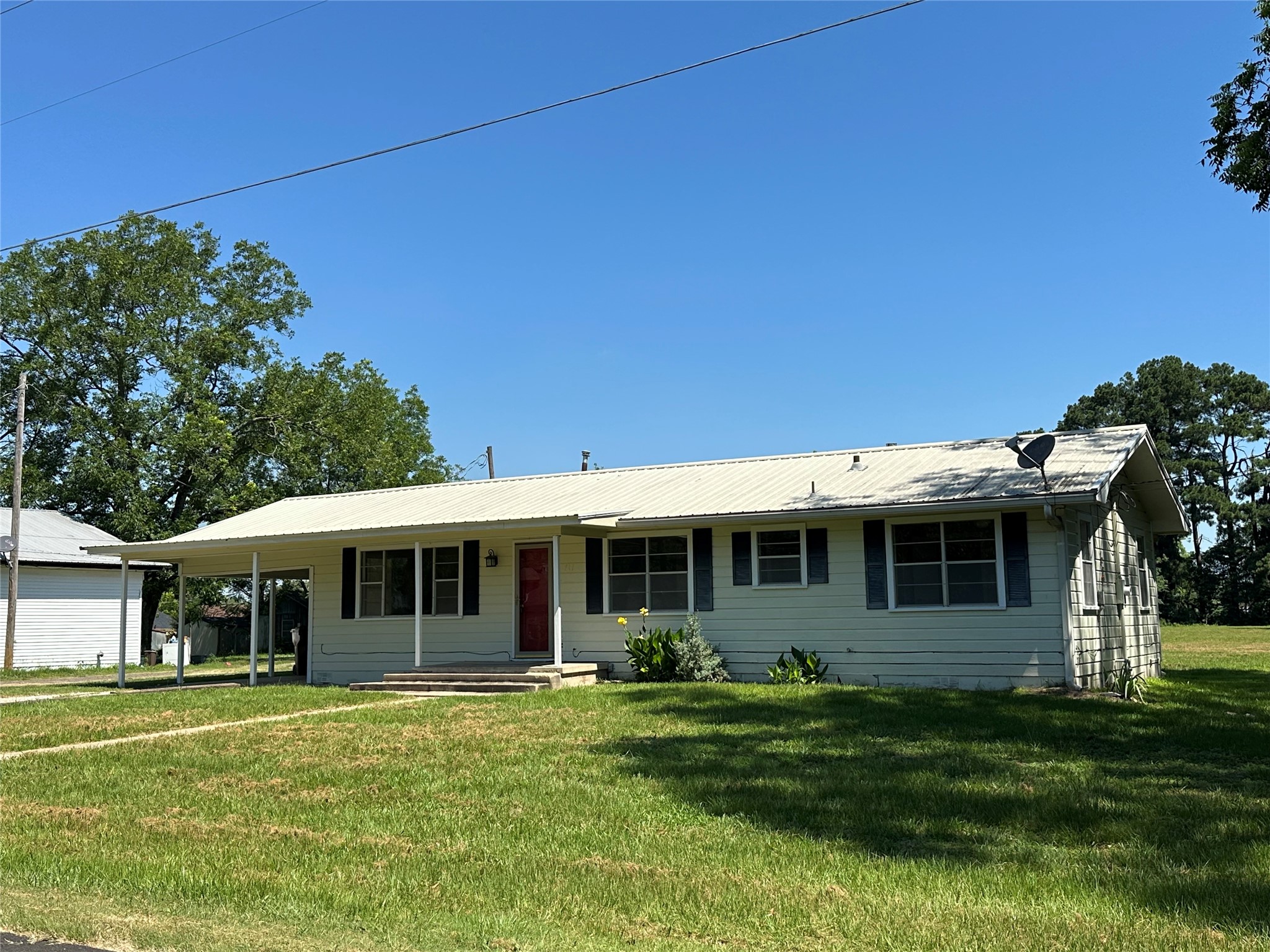 711 Clarksville Road Bogata TX 75417