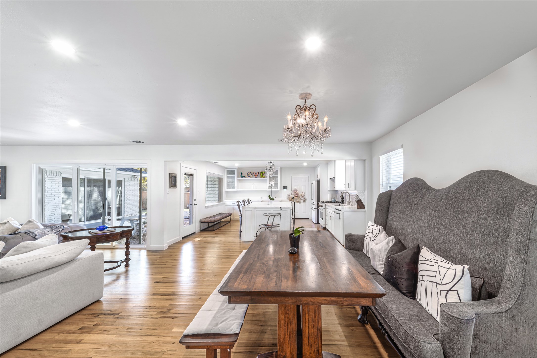 5837 Clendenin Avenue Dallas TX 75228